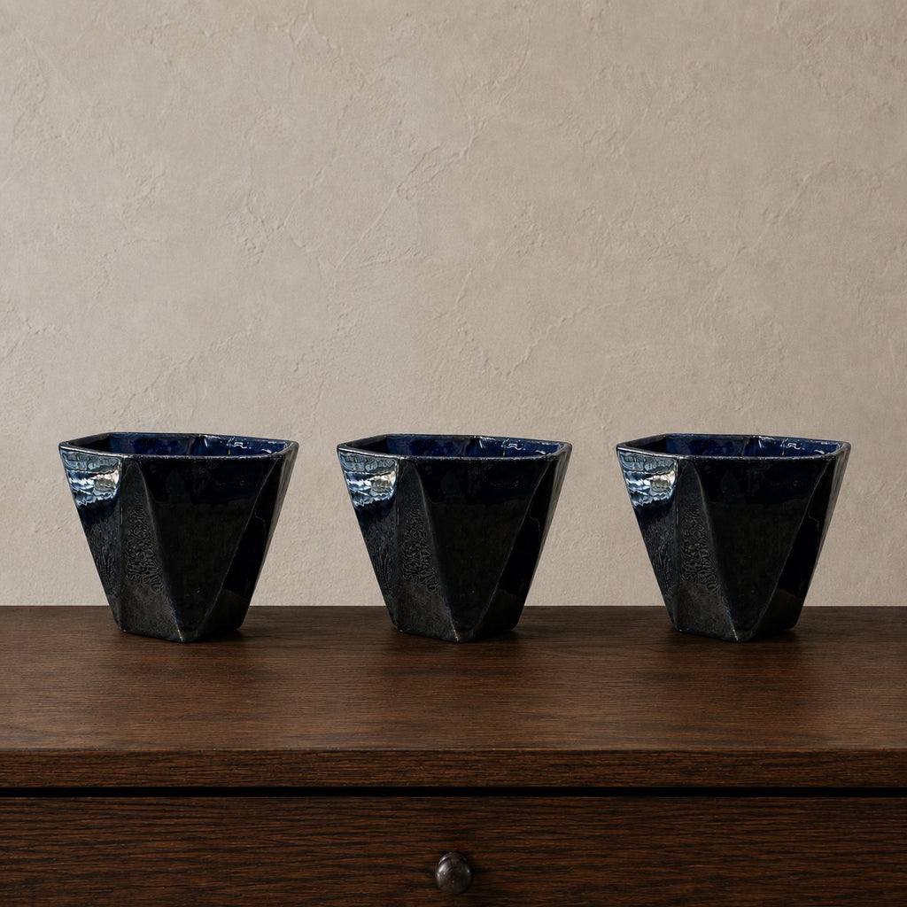 Set de 3 Macetas Azul Marino Facetadas — Cerámica