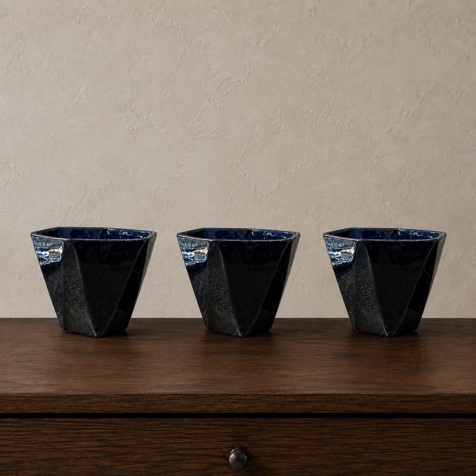 Set de 3 Macetas Azul Marino Facetadas — Cerámica
